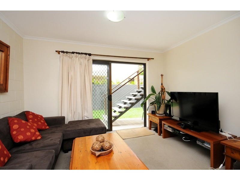 9 Cronin  Avenue, Main Beach QLD 4217