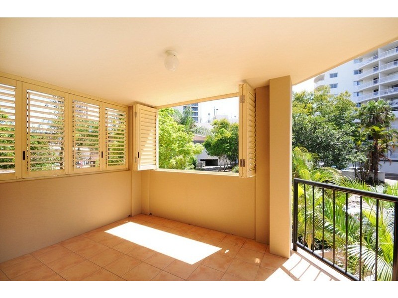 4 Acacia Avenue, Surfers Paradise QLD 4217