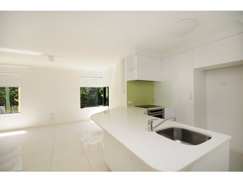 4 Acacia Avenue, Surfers Paradise QLD 4217