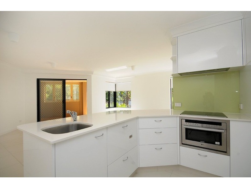 4 Acacia Avenue, Surfers Paradise QLD 4217