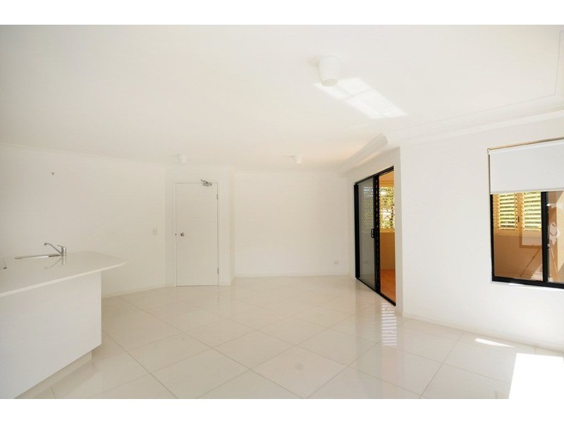 4 Acacia Avenue, Surfers Paradise QLD 4217