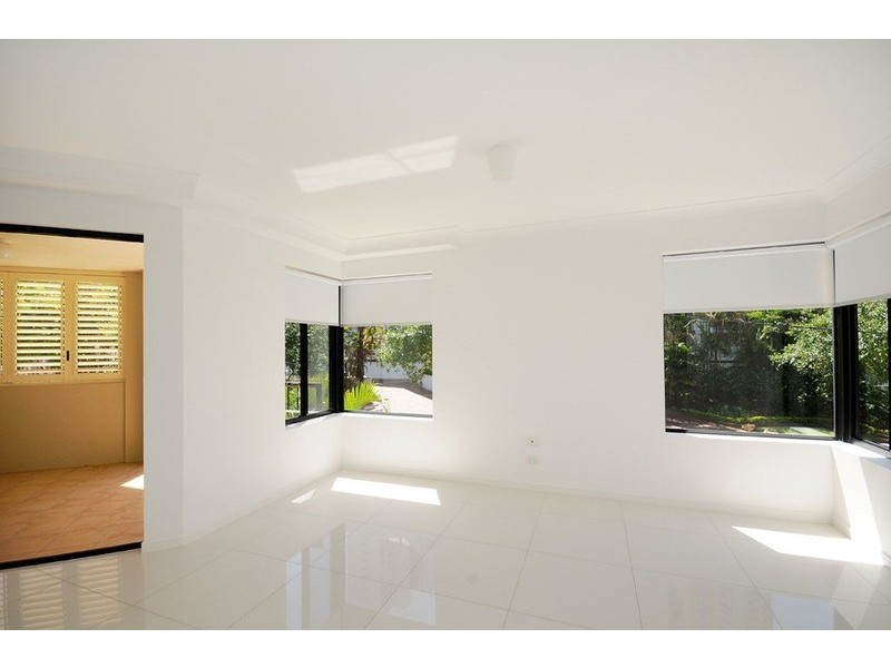 4 Acacia Avenue, Surfers Paradise QLD 4217