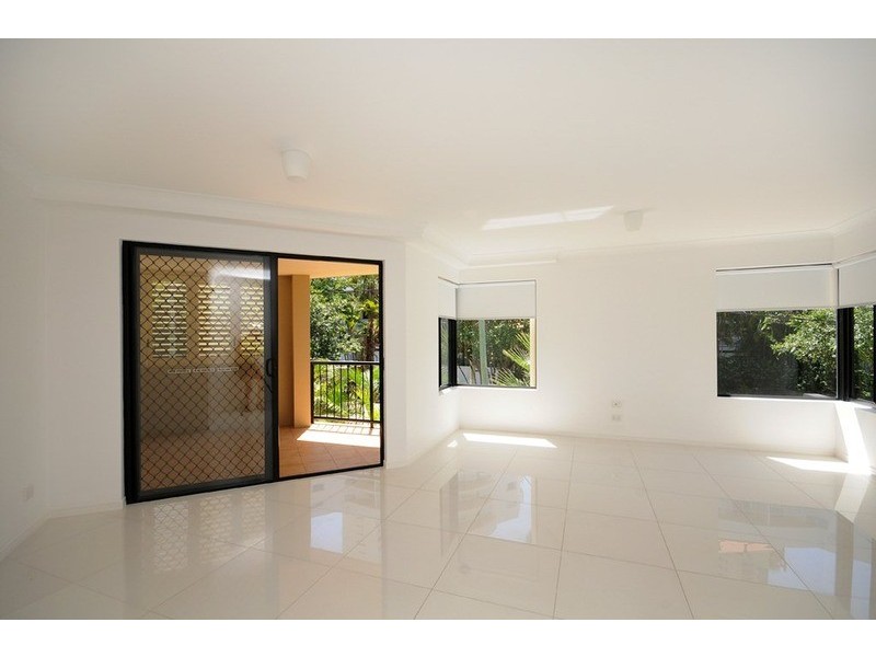 4 Acacia Avenue, Surfers Paradise QLD 4217
