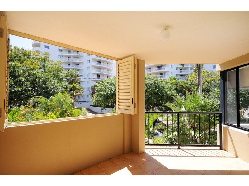 4 Acacia Avenue, Surfers Paradise QLD 4217