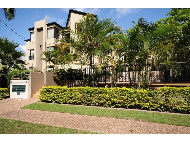 4 Acacia Avenue, Surfers Paradise QLD 4217