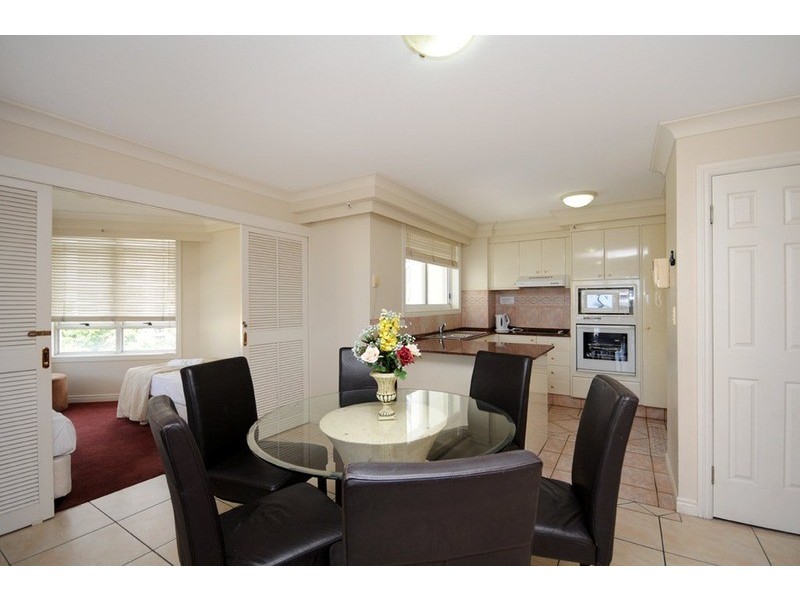 7 Elkhorn Avenue, Surfers Paradise QLD 4217