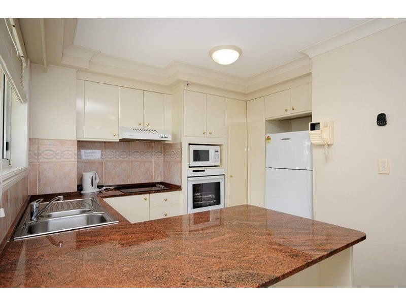 7 Elkhorn Avenue, Surfers Paradise QLD 4217