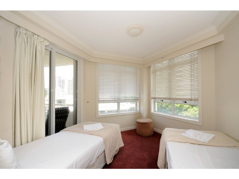 7 Elkhorn Avenue, Surfers Paradise QLD 4217