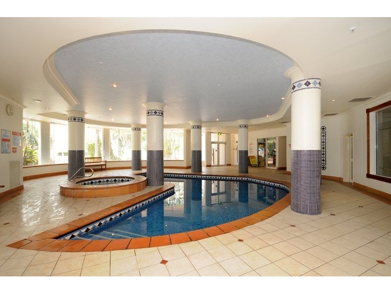 7 Elkhorn Avenue, Surfers Paradise QLD 4217