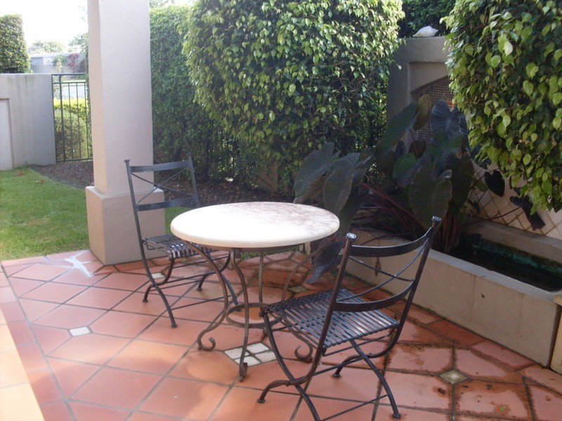 10 St Pauls Place, Isle Of Capri QLD 4217