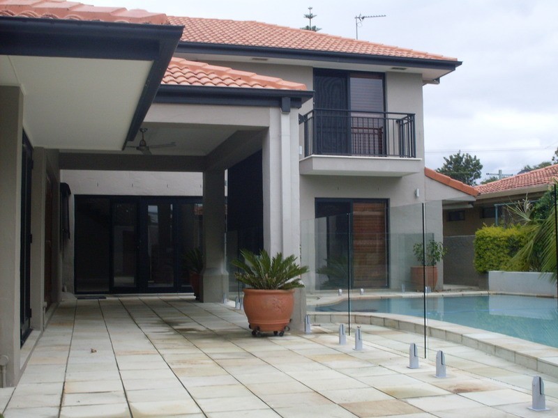 10 St Pauls Place, Isle Of Capri QLD 4217