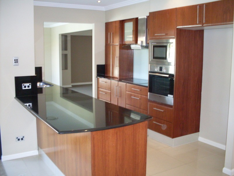 10 St Pauls Place, Isle Of Capri QLD 4217