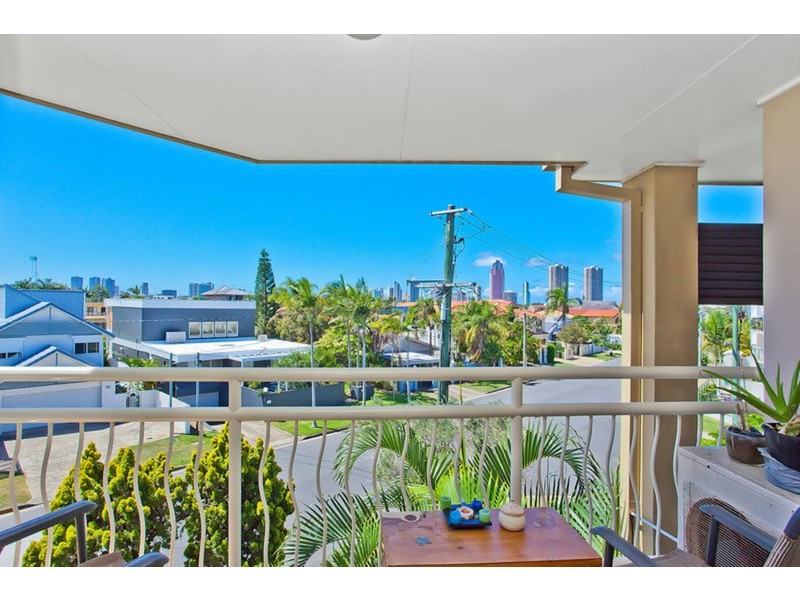 142 Stanhill Drive, Chevron Island QLD 4217