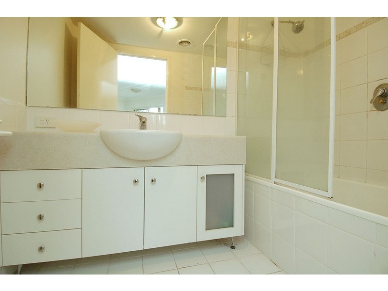 142 Stanhill Drive, Chevron Island QLD 4217