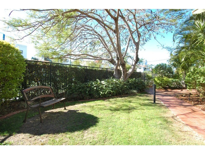 142 Stanhill Drive, Chevron Island QLD 4217