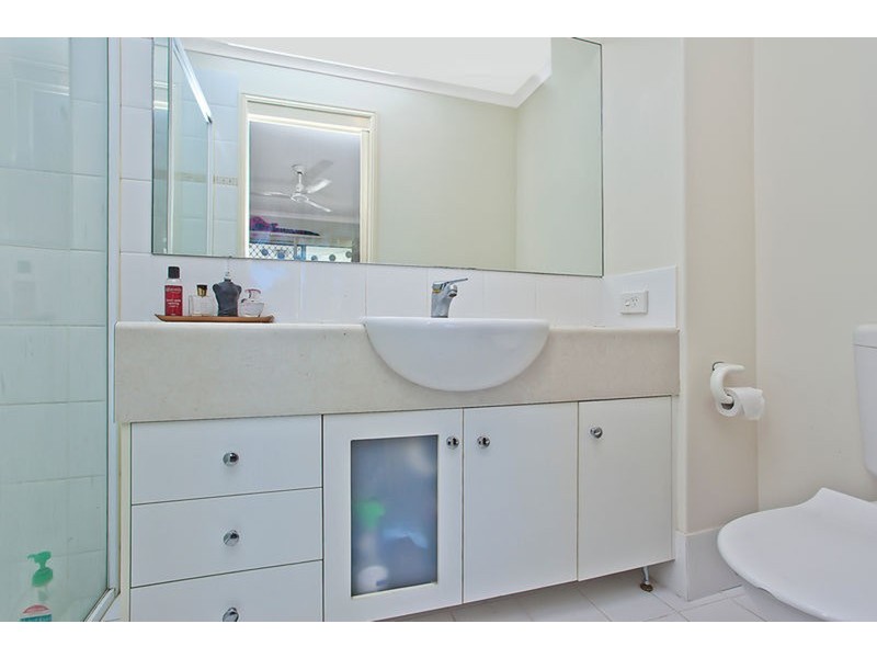 142 Stanhill Drive, Chevron Island QLD 4217