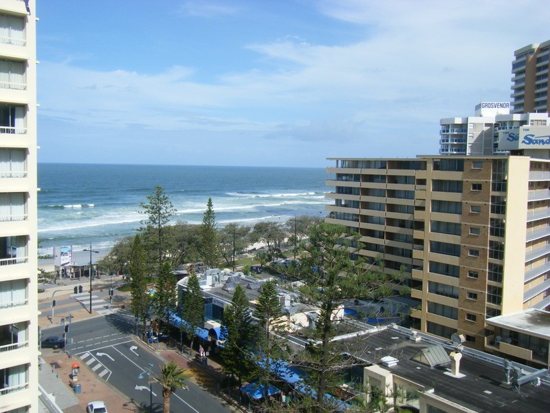 7 Elkhorn Avenue, Surfers Paradise QLD 4217