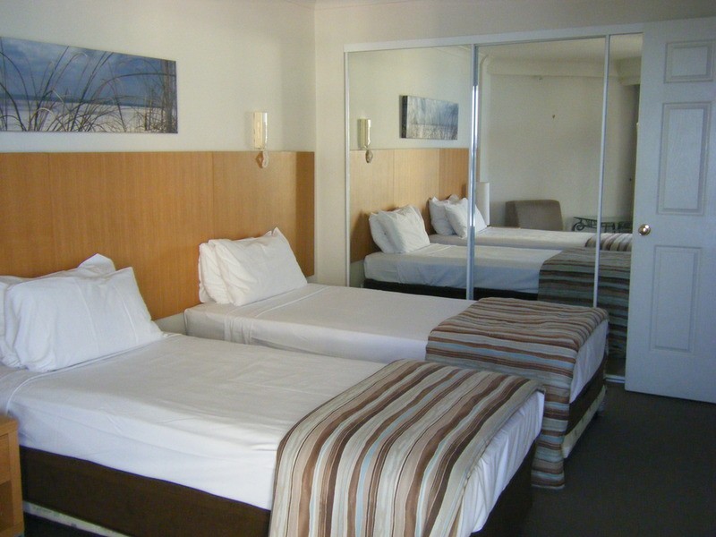 7 Elkhorn Avenue, Surfers Paradise QLD 4217