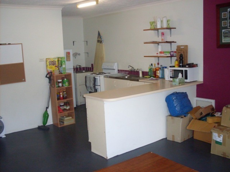 1/16 Parneno Street, Chevron Island QLD 4217