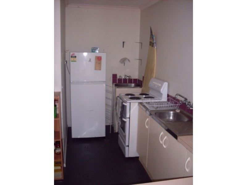 1/16 Parneno Street, Chevron Island QLD 4217