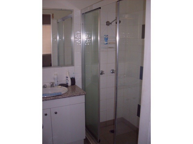 1/16 Parneno Street, Chevron Island QLD 4217