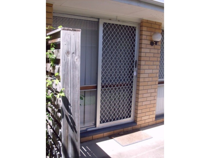 1/16 Parneno Street, Chevron Island QLD 4217