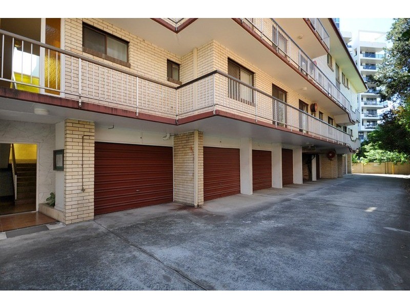 63 Bauer  Street, Southport QLD 4215