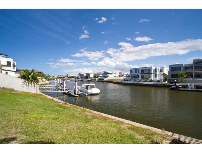 39 Knightsbridge East Parade, Sovereign Islands QLD 4216