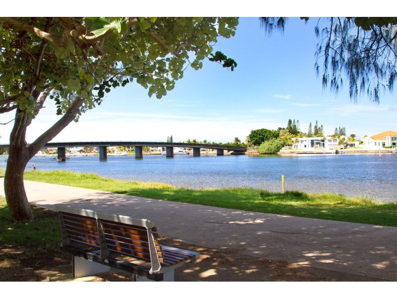 39 Knightsbridge East Parade, Sovereign Islands QLD 4216