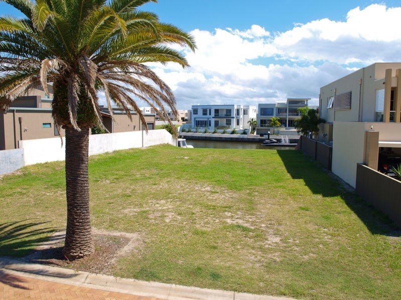 39 Knightsbridge East Parade, Sovereign Islands QLD 4216