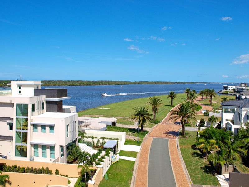 39 Knightsbridge East Parade, Sovereign Islands QLD 4216