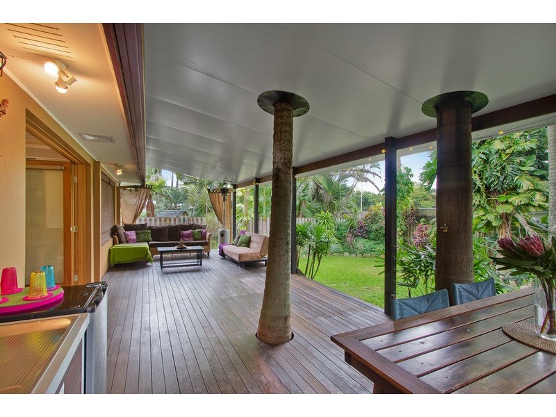 9 Raymond Avenue, Bundall QLD 4217