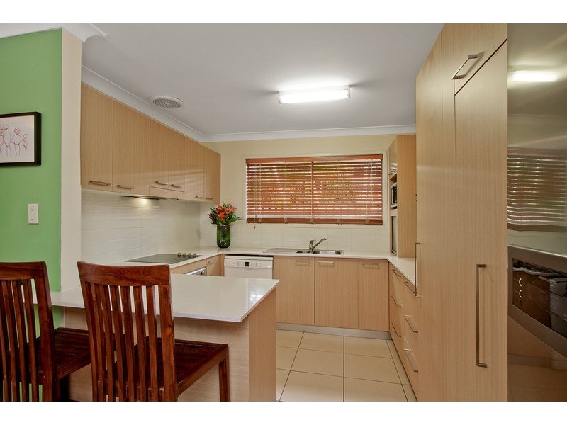 9 Raymond Avenue, Bundall QLD 4217