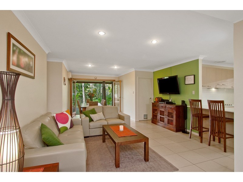 9 Raymond Avenue, Bundall QLD 4217