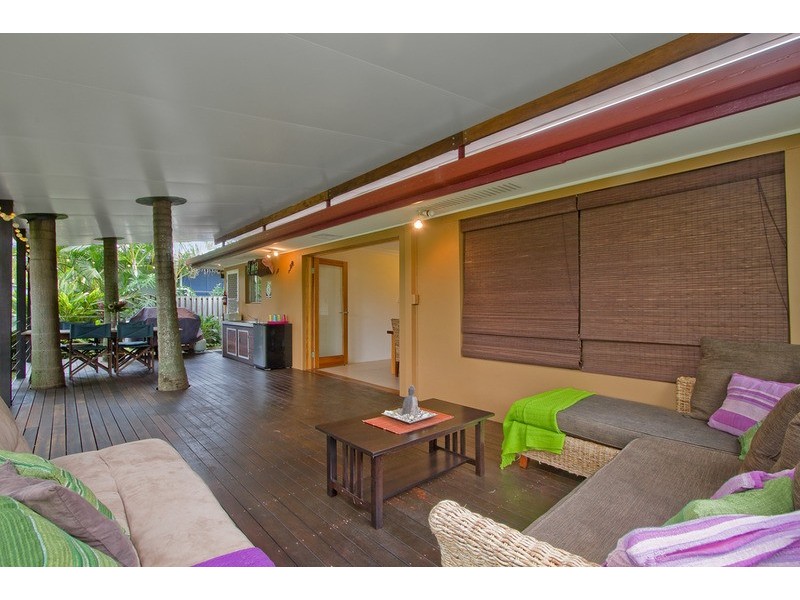 9 Raymond Avenue, Bundall QLD 4217