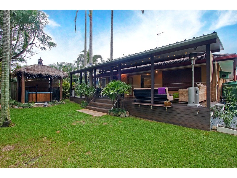 9 Raymond Avenue, Bundall QLD 4217