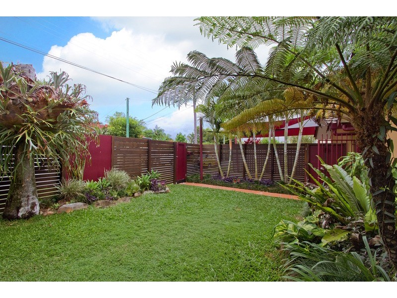 9 Raymond Avenue, Bundall QLD 4217