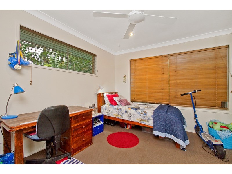 9 Raymond Avenue, Bundall QLD 4217