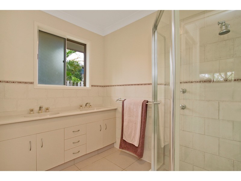 9 Raymond Avenue, Bundall QLD 4217