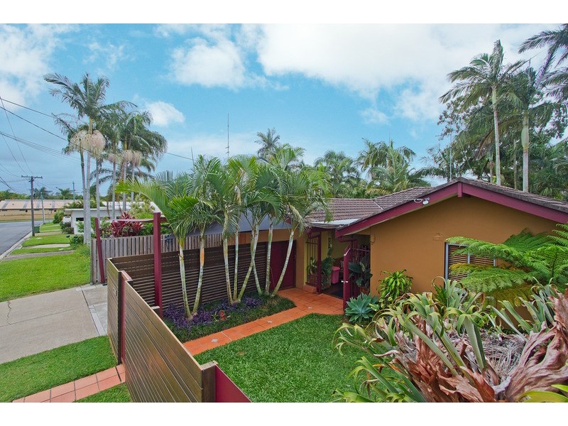 9 Raymond Avenue, Bundall QLD 4217