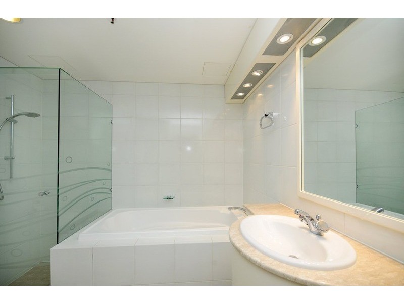 20 Riverview  Parade, Surfers Paradise QLD 4217