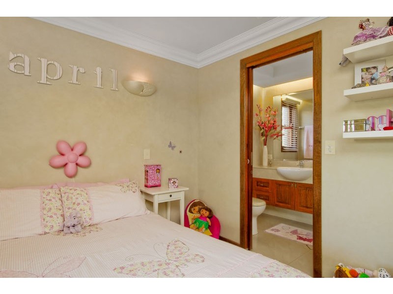 13 Etna Street, Isle Of Capri QLD 4217