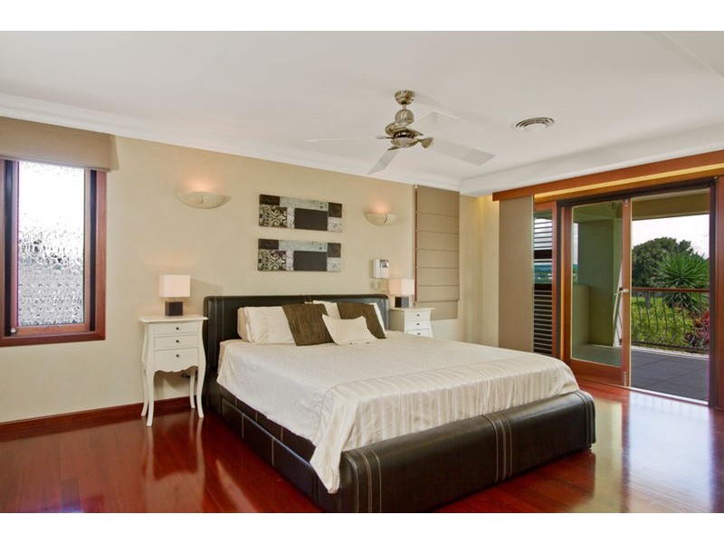 13 Etna Street, Isle Of Capri QLD 4217