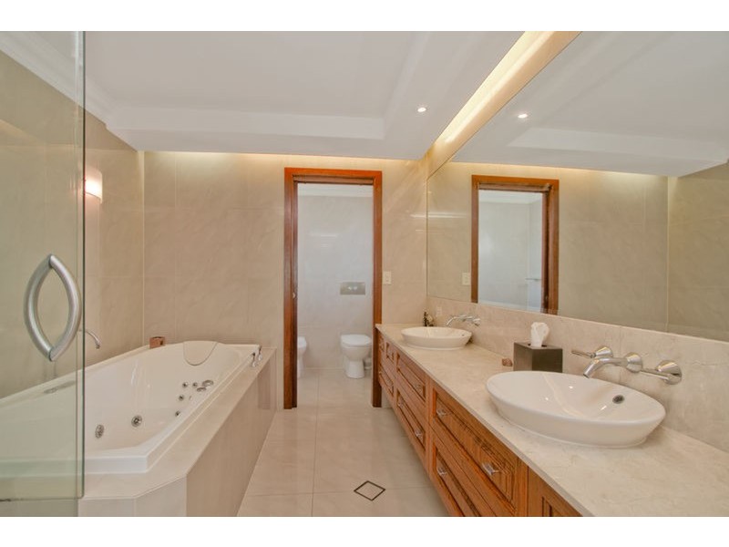 13 Etna Street, Isle Of Capri QLD 4217