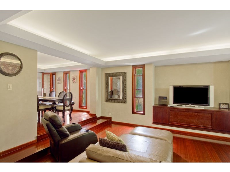 13 Etna Street, Isle Of Capri QLD 4217