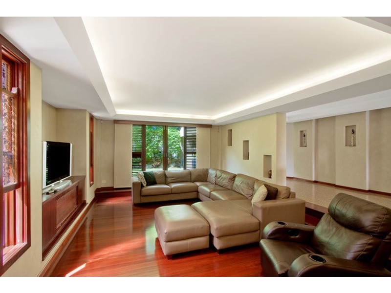 13 Etna Street, Isle Of Capri QLD 4217