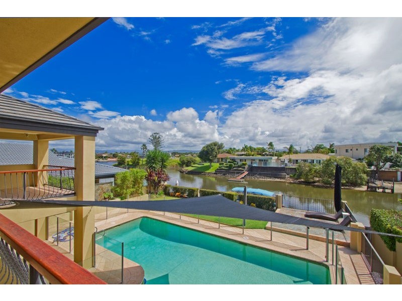 13 Etna Street, Isle Of Capri QLD 4217