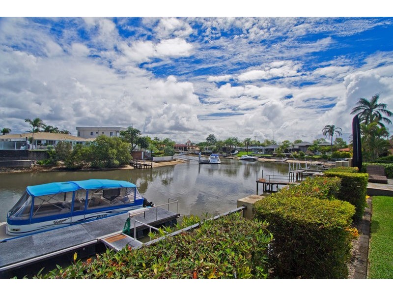 13 Etna Street, Isle Of Capri QLD 4217