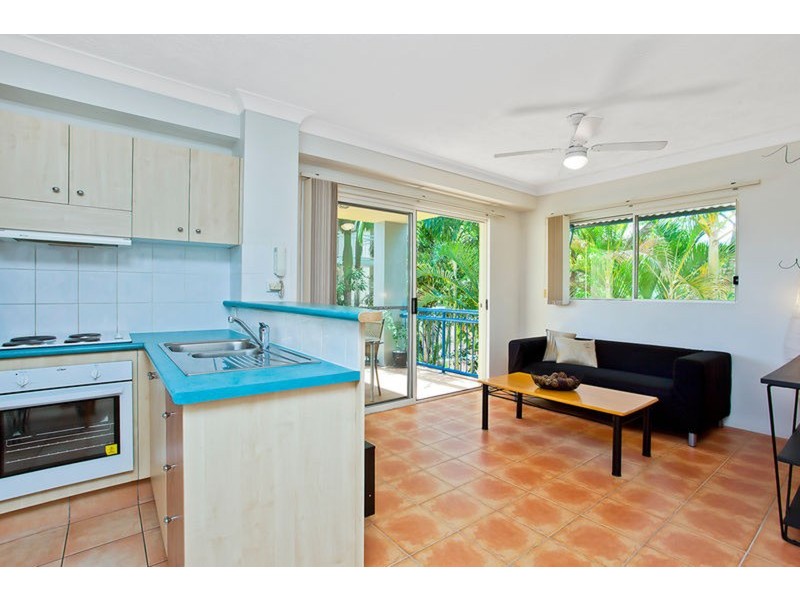 10 Purli Street, Chevron Island QLD 4217