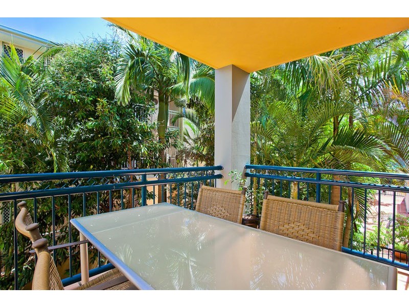 10 Purli Street, Chevron Island QLD 4217